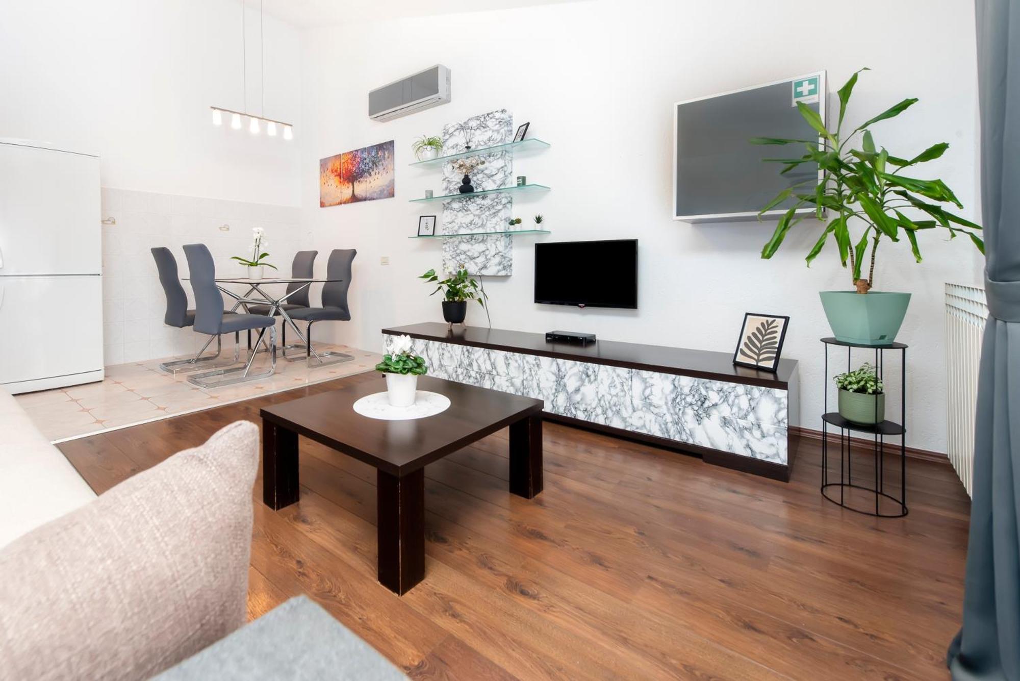 Mate & Mira Apartment